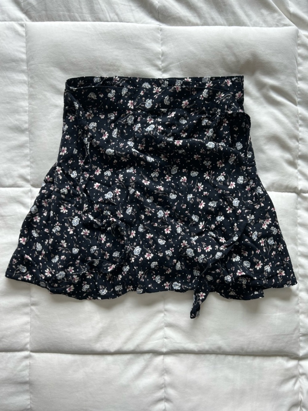 Streetwear Floral Wrap Mini Skirt Black with Flowers Women’s Medium